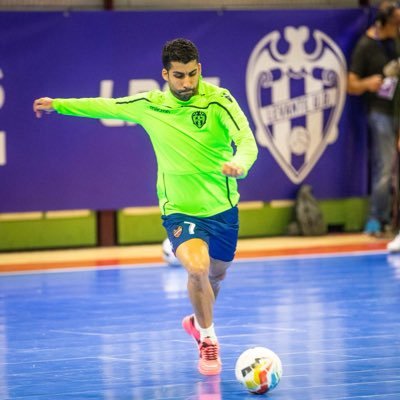 Jugador profesional en la liga de Kuwait 🇰🇼 KAZMA FC ,Internacional sub-21. Y amo La Gomera.