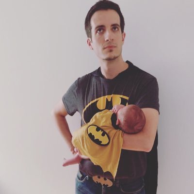 Pare amb gust per la cultura seriòfila, els esports, el còmic i la cuina. Ara estic enganxat als jocs de taula, en parlo al compte d’instagram: @Som(h)ijuguem.