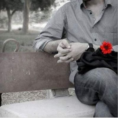 عندما يموت الوقت و ننسى الزمان تبقى أنفاسنا هنا
#رذاذ_منهمر