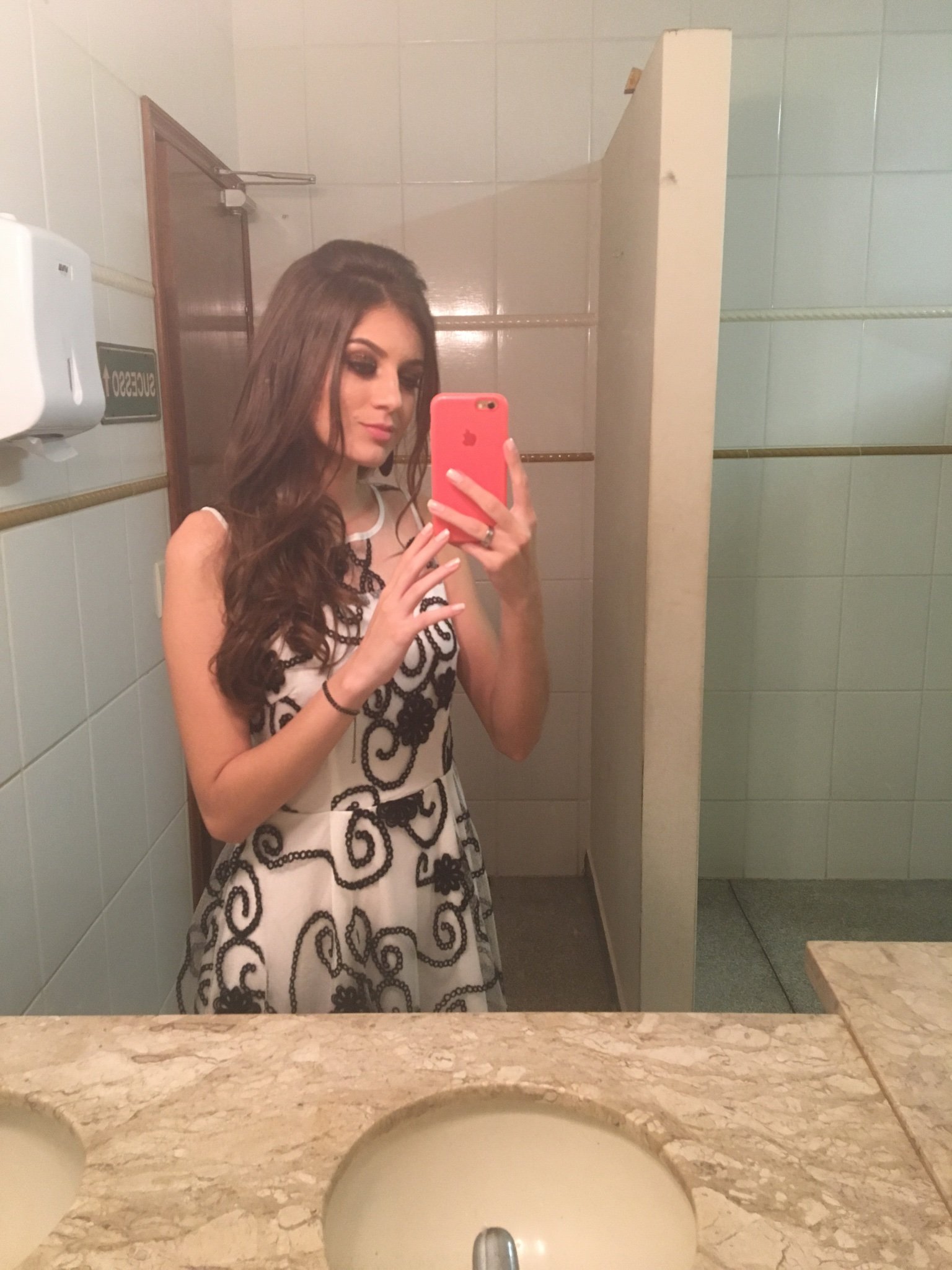 isavalzacchi's profile picture. Romans 8:28.