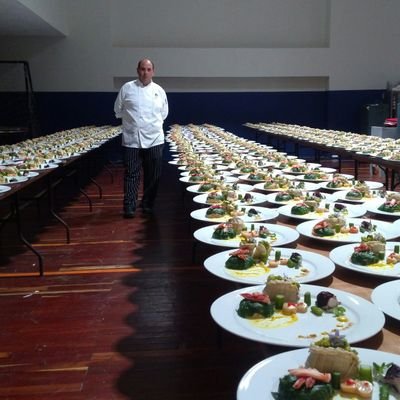 Cocinero x profecion alentar al glorioso curico unido x todo chile Barrista marg1nales... Me encantaria conocer europa...