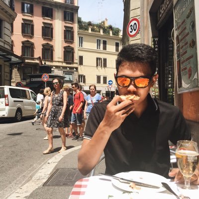 hrbsh's profile picture. Hockey and American Football player.