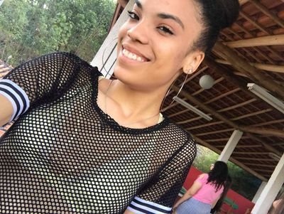 Eu acho que tenho medo de ser feliz, porque toda vez que consigo ficar feliz, alguma coisa ruim acontece.💫☘