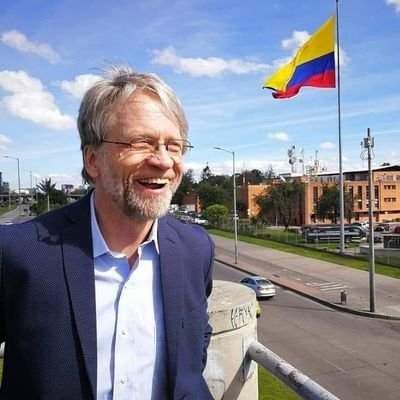 Defensor de la vida. Ideólogo de la #CulturaCiudadana. Exrector de la UN. Dos veces alcalde de Bogotá. #LaVidaEsSagrada