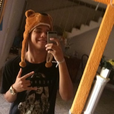 falatucauee's profile picture. fé