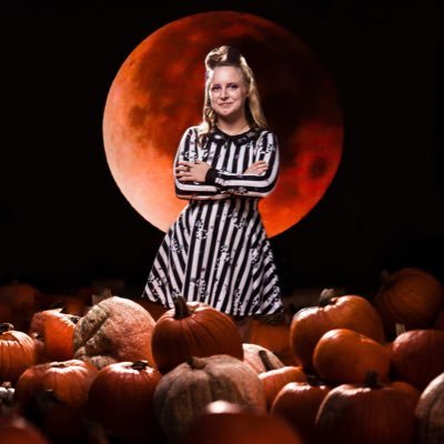 Donnasaur666's profile picture. I’m a 4’9” 31 year old photographer that enjoys going to shows!