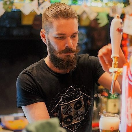 Barman, à l'âme artistique.Passionné par l’histoire et les cultures d’ailleurs, les droits de l’homme,et du Moyen-Orient