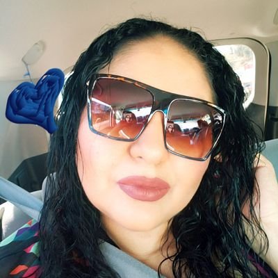 Writer|Editor|Makeup lover|Positive Energy giver|Foodie|Mama|Artistic|Kinda funny|Dessert lover|Life lover
Trying to make you smile/laugh,make a difference.