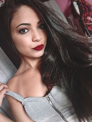 eumarazinha's profile picture. 𝐴 𝘩𝑖𝑠𝑡𝑜́𝑟𝑖𝑎 𝑑𝑒𝑙𝑎 𝑒́ 𝑏𝑜𝑛𝑖𝑡𝑎, 𝑝𝑜𝑟𝑞𝑢𝑒
𝐷𝑒𝑢𝑠 𝑒́ 𝑜 𝑒𝑠𝑐𝑟𝑖𝑡𝑜𝑟.