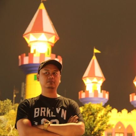 GuzdEkatana's profile picture. Random tweet | Sejatinya kita bodoh tapi pura-pura pintar