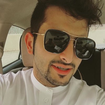 مهتم ب الرياضه وكمال الاجسام  احب القراءه والكتابه والسفر لي الحياء