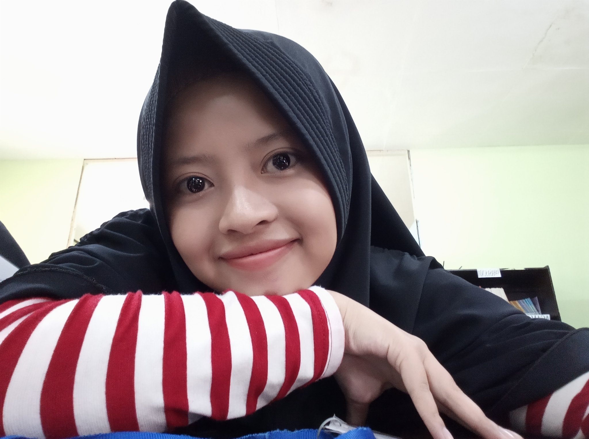 Kejujuran sangat penting dalam hidup kita.. Tanpa kejujuran Hidup takkan berarti..