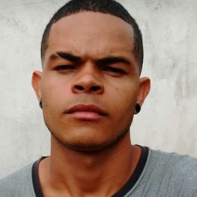 nossa muito horrível acordar e ter que abrir os olhos