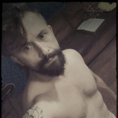 ErikLVicente's profile picture. Sendo-me...

O QUE IMPORTA?

Um hamster revoltado com a roda!