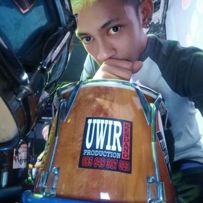 Percusionist Drum and Tabla. Pin bb 3164765F