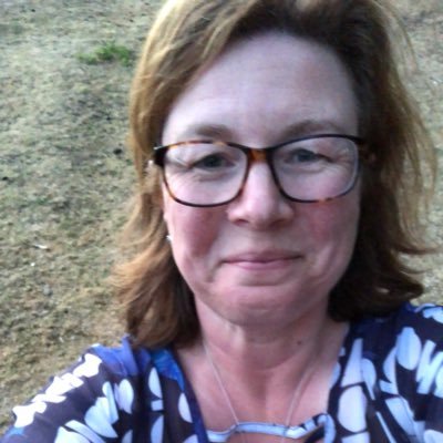 Mum, wife, practice manager for WPB Physiotherapy, tennis player, theatre lover.