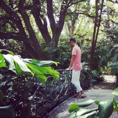 troweron's profile picture. The world is yours 🌍•