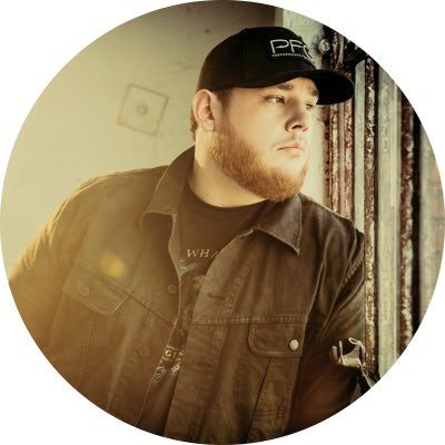 The official twitter of #luke combs#. | Deluxe album feat. 4 new songs & my current single 