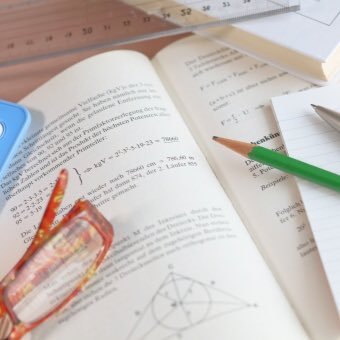 どうも、整数論をこよなく愛する大学院生です。数学の教員を目指しています。 数学でわからないこととかあれば是非質問してみてください。 わかりやすく心がけますね。受験生、定期テスト対策など。ぜひ。