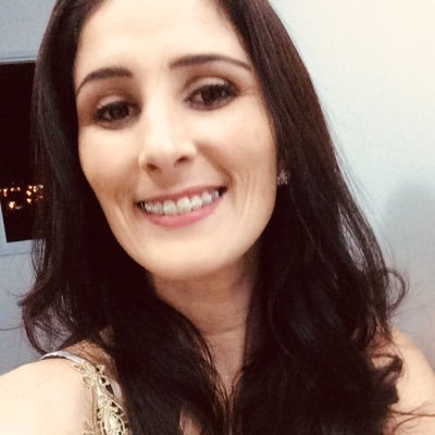 polyanagonzaga's profile picture. 🎤 Jornalista do A12 
🍒 Vegetariana 
❤️ Esposa do Rafa
 😍Apaixonada por 🐶 
😋 Chata pra caramba 
     Em eterna construção ...