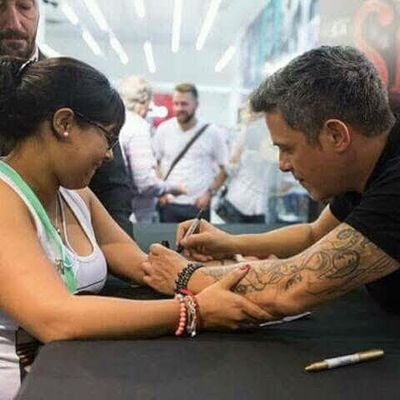 Amor por @AlejandroSanz desde muy pequeña.. @Dondeconvergem vice.. #dondeconvergemosesoficial #Rosario #lasdelpeine 🇦🇷