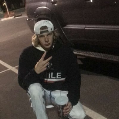 Questionator101's profile picture. Proud American🇺🇸                           Kearns Baseball⚾️                Libertarian🗽🗣