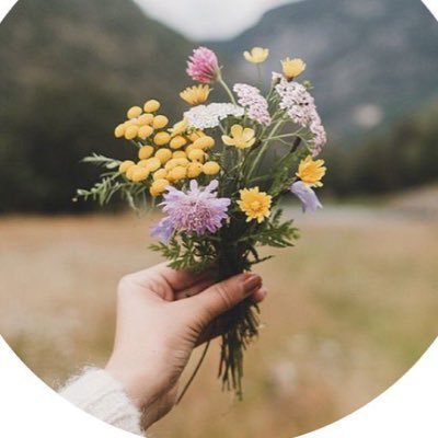 ruqayaFadhel__'s profile picture. سـلام، حُرية🌿 ، جامعة البحرينّ📝.