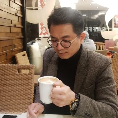 hurooom's profile picture. 아직 혈기 왕성하고 할 일이 많은 ..
hu(인간)rooom(긴~방^^)입니다
벌써 버리기엔 아직 이릅니다.
꿈을 간직한분 모이세요^^