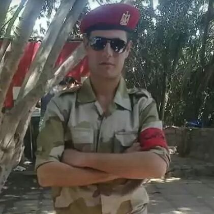 انسان بسيط بحب الضحك واحب النصرواكره الظلم
