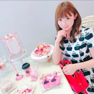 ≪ #24歳 /元 #外資系 ホテリエ≫ 九州出身 #24歳 スマホのみで #副業 収入が本業を超え日々の #サービス残業 ・ #夜勤 から解放されました🤗🌟 #スマホ 1台でお金を作る方法教えています🦄💗Official line→@wre6335f @を付けて検索🎀20歳未満・学生さんはご遠慮ください