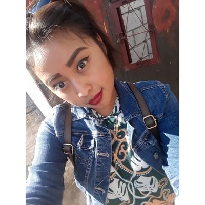 solamente se tú mimsmo porque nadie lo sera por tí; vive, llora, rie, goza,disfruta que vida solo una ay!