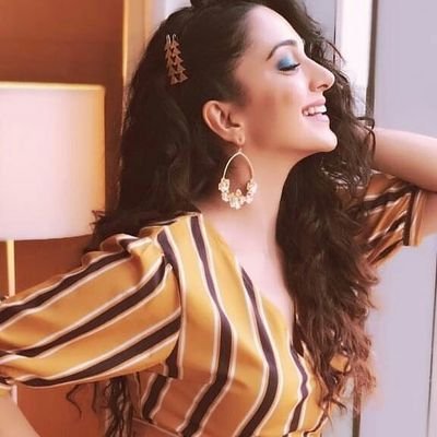 FC Dedicated Two One Of The Most Gorgeous & One Of A Kind Talented Actress @Advani_Kiara Get All The Latest News, Pics, Videos & Everything About Her! :)