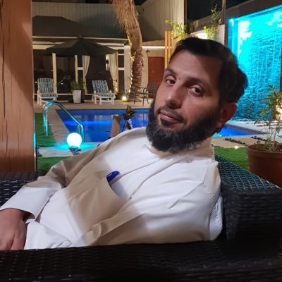 العود محميَّ بحزمته ضعيفُ حين ينفردُ لماذا الفرقة الحمقاء تحكمنا ؟!