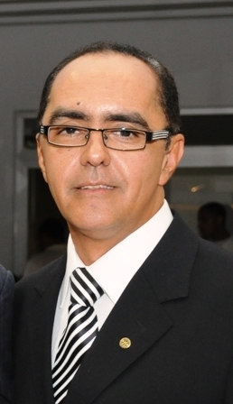 O Publicitário, Professor,Jornalista Radialista e Contador O CARA DA VISÃO PROPAGADA Pai de Stéphanie e Jéssika  esposo de Marta.  .ESPECIALISTA EM MARKETING