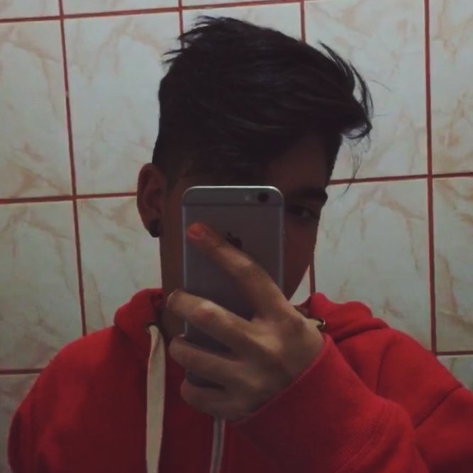 Cristvbl's profile picture. 