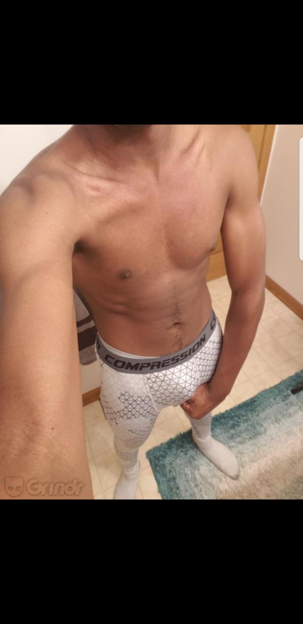 Gay fit 25 yr twink with a big package and that needs a bf