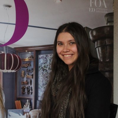 Periodista alejada del reporteo. Esporádica de Twitter. Cuestiono las redes sociales pero vivo con, de, para y por ellas. Las series son mi 24/7 🙌
