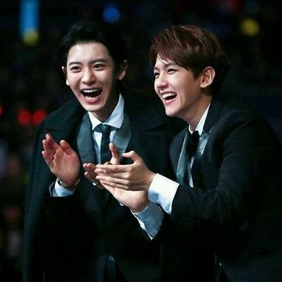 EXO - L 💞
WE ARE ONE 😘😘
CHANBAEK SHIPPERS 🤭🤭
CHANBAEK IS REAL 🤫🤫