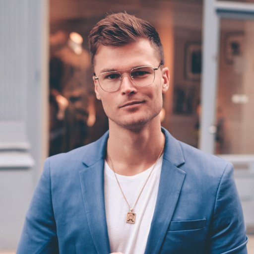 Co-founder of Drifting Dudes! Keeps up with the latest mens fashion and lifestyle trends. Vegetarian and a huge animal lover!
YouTube: Drifting Dudes