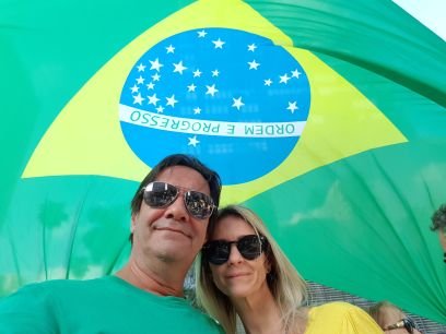 Cristão, conservador, patriota que tem horror ao PT e seus braços podres, ainda acredita em um Brasil melhor, se concorda me segue e eu sigo de volta.
