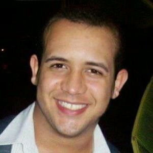 Empreendedor individual, escritor de Wattpad e Amazon, jogador de RPG e atualmente adquirindo o mal hábito de se posicionar politicamente.