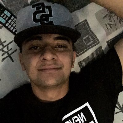 “Bancário / Formado em Ciências Contábeis / Amante do Futebol / Viajar ❤️