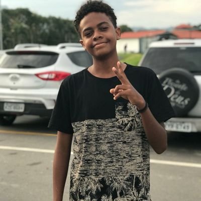 jogador de futebol⚽️⚽️
Flamenguista😍
RJ🍃🍃
solteiro😪😪