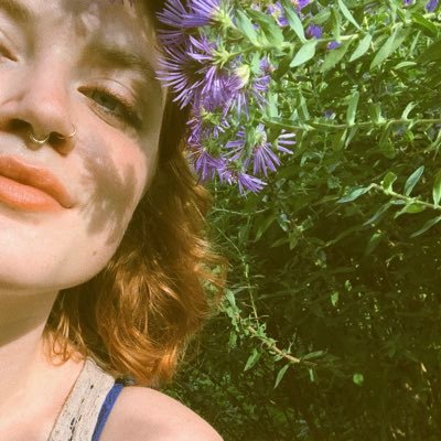 _ivy_x's profile picture. 🍄🌱🍯🦀🌞🦋🌺🕊🪴🌙