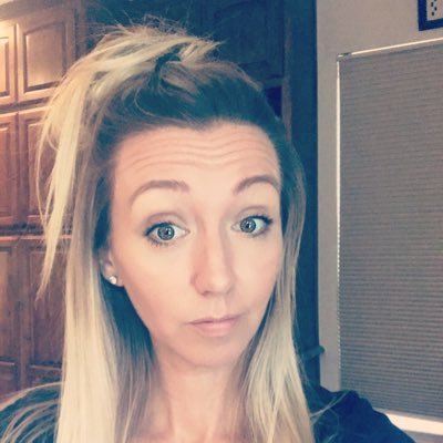 BlondieEstes's profile picture. Urban Hippie • Life Lover • Hairstylist •Vegan • Monat Enthusiast • Detox is Life • Good Vibes Only ✌🏼♥️🤗