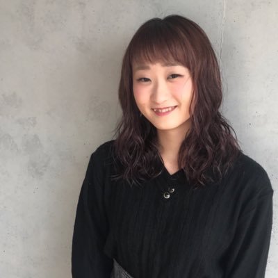 yurika4352's profile picture. 美容師歴5年目✄ヘアアレンジが得意❤ご予約、質問等はお店にお電話orDMから🙌DM、返事遅い可能性があります⚠️