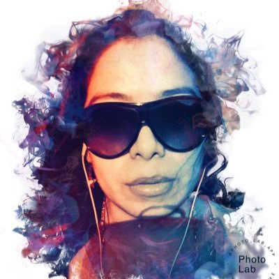 sabinacascabel's profile picture. El pasado no me define. Me refina.