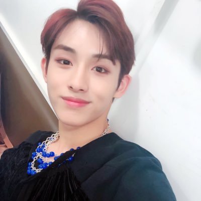 STANWlNWlN's profile picture. airpods: in