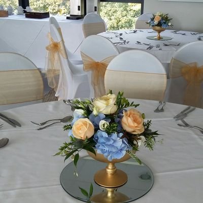La Fleur an exciting florist business based St John's Worcester Providing arrangements, wedding designs, sympathtic tributes, corporate arrangements, bouquets.