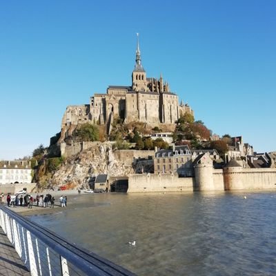 Diplômée en droit. Protectrice des Animaux